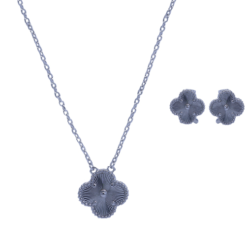 Women’s Pendant Set