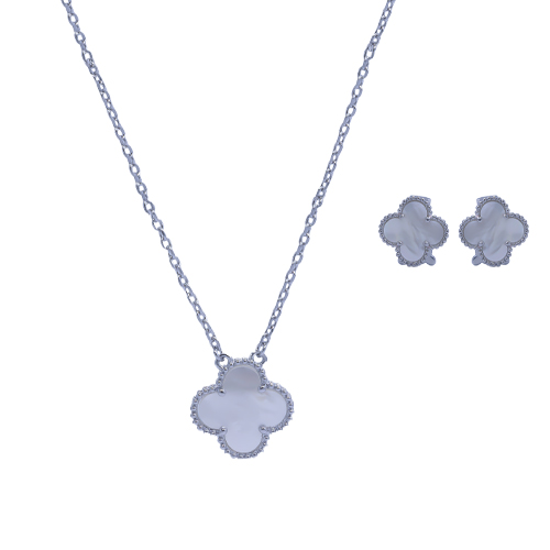 [2025-10-06-561.jpg] Women’s Pendant Set